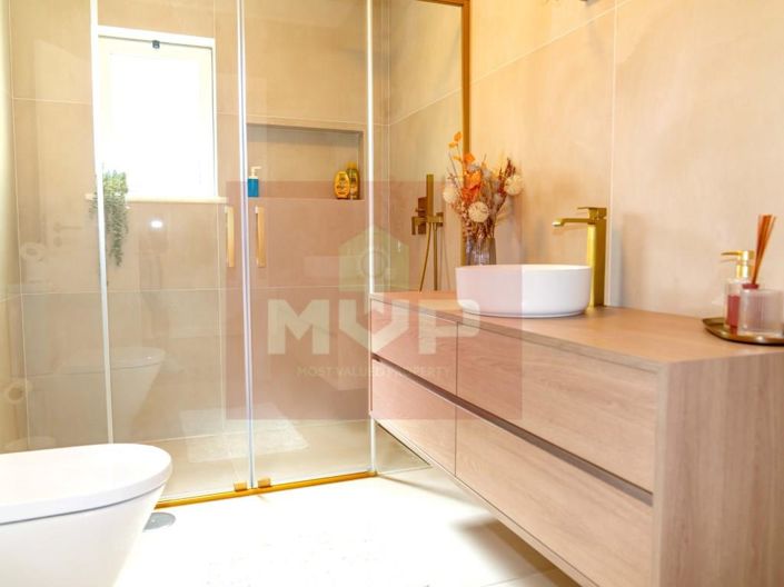 Image No.8-4 Bed House for sale