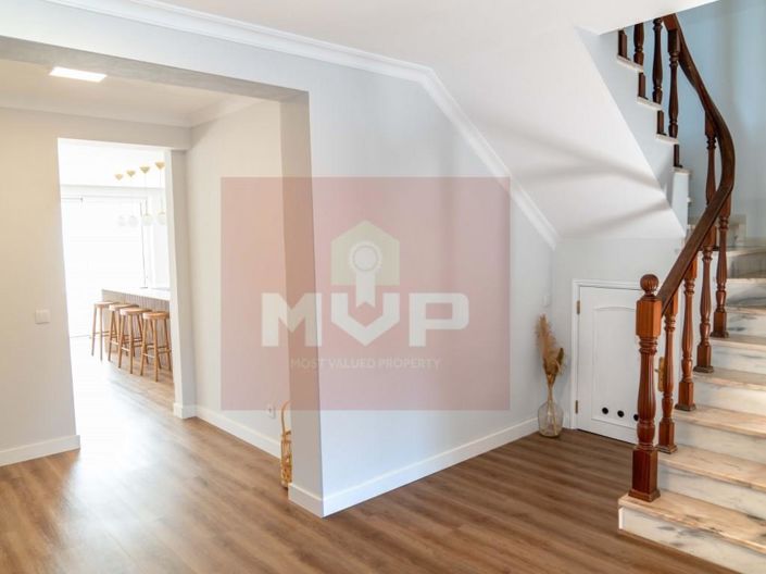 Image No.9-4 Bed House for sale