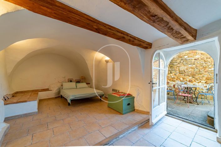 Image No.10-4 Bed House for sale