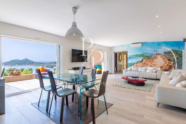 Image No.2-5 Bed House for sale