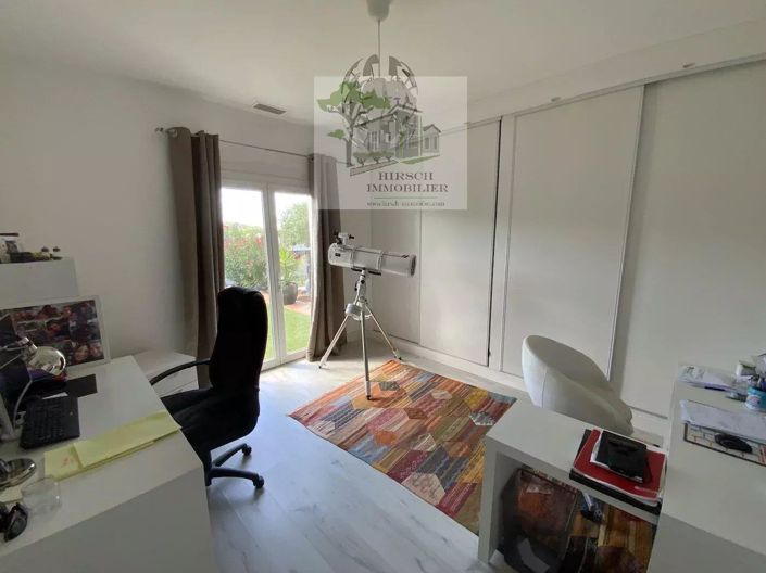 Image No.6-5 Bed House for sale