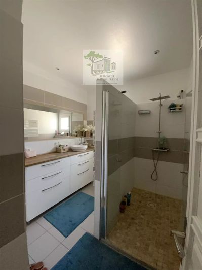 Image No.9-5 Bed House for sale