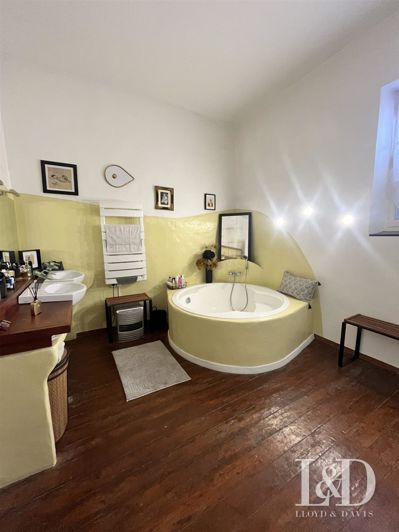 Image No.9-6 Bed House for sale