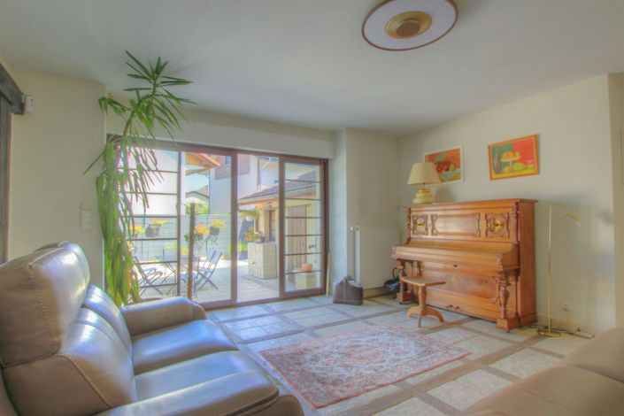 Image No.2-3 Bed House for sale