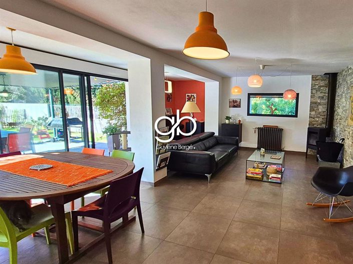 Image No.3-6 Bed House for sale