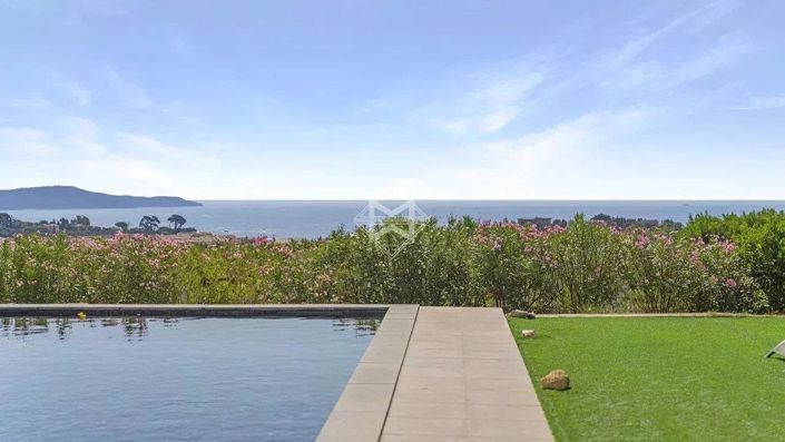 Image No.2-4 Bed House for sale