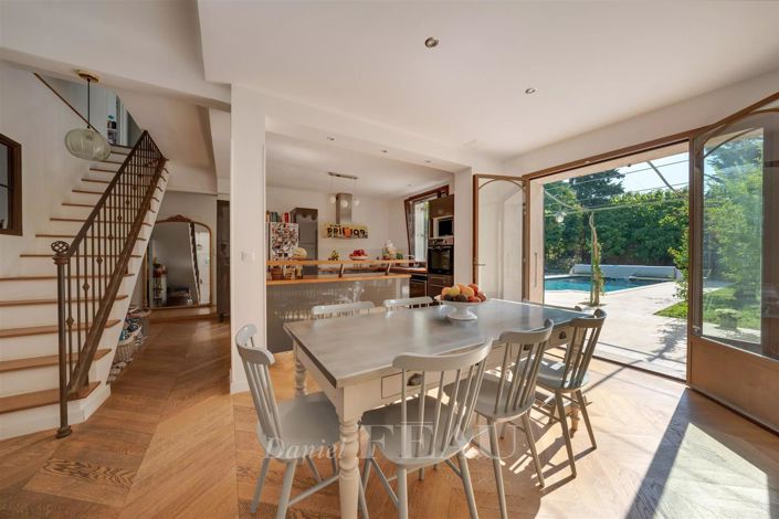 Image No.11-5 Bed House for sale