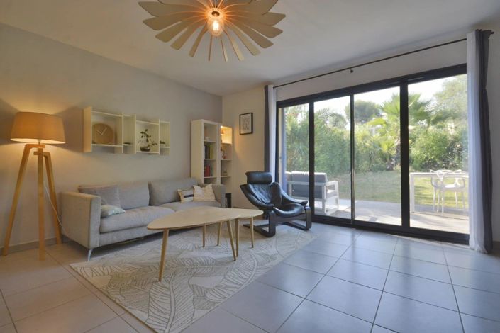 Image No.10-3 Bed House for sale