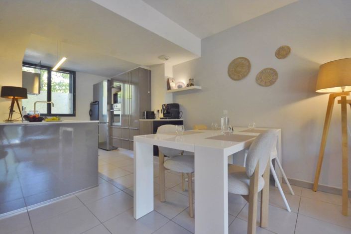 Image No.11-3 Bed House for sale