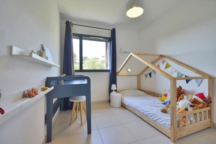 Image No.15-3 Bed House for sale