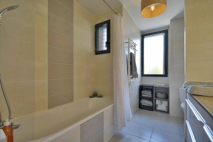 Image No.19-3 Bed House for sale