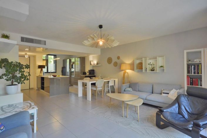 Image No.8-3 Bed House for sale