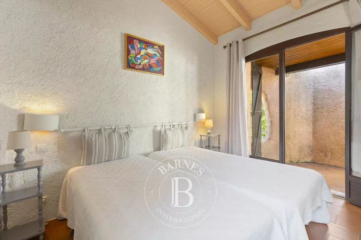 Image No.4-4 Bed House for sale