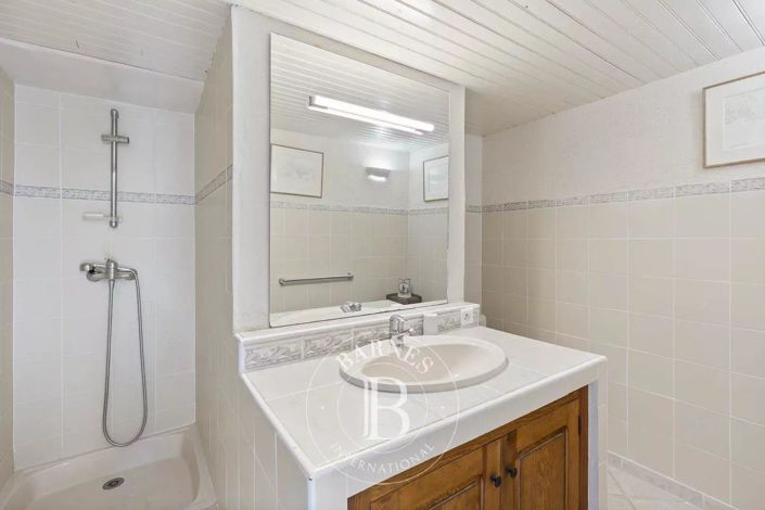 Image No.8-4 Bed House for sale