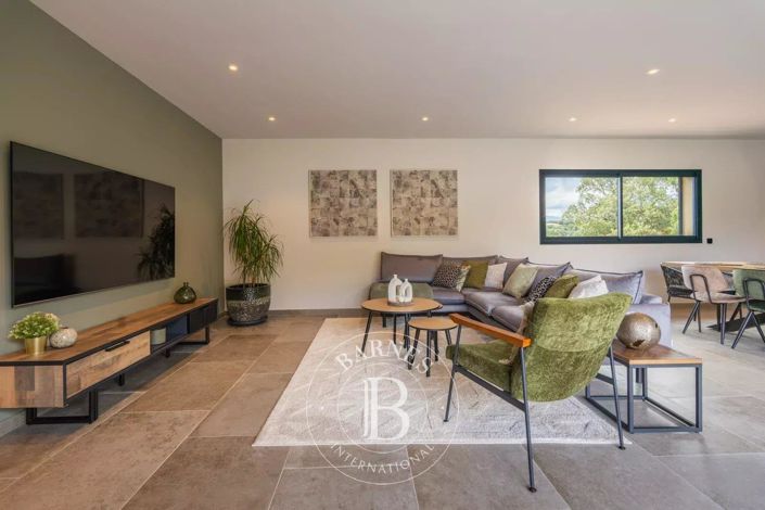 Image No.11-5 Bed House for sale