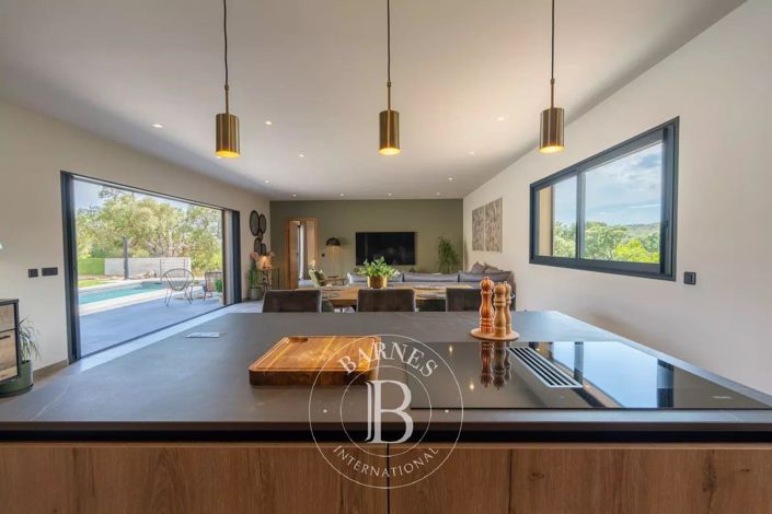 Image No.13-5 Bed House for sale