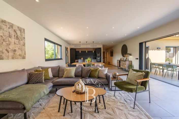 Image No.14-5 Bed House for sale