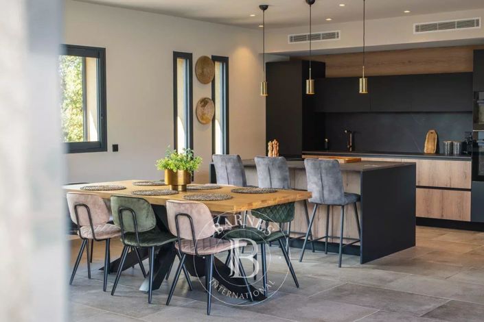 Image No.16-5 Bed House for sale