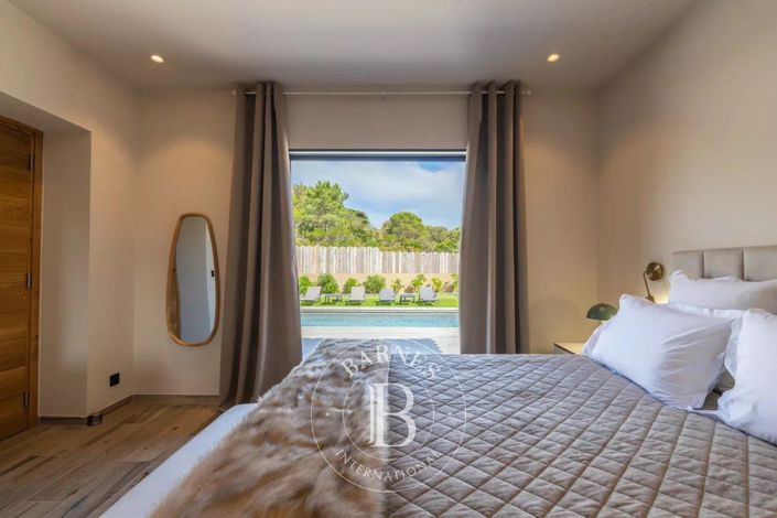 Image No.18-5 Bed House for sale