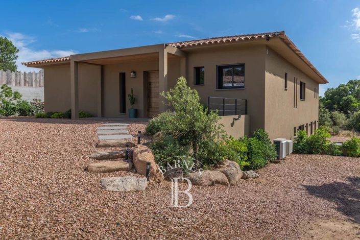 Image No.26-5 Bed House for sale