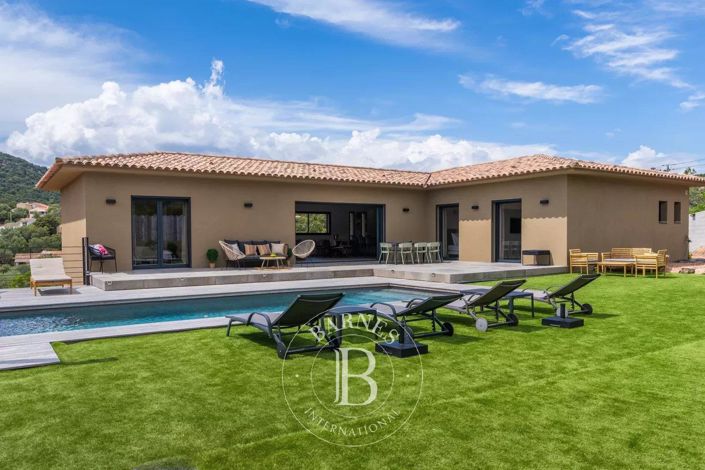 Image No.3-5 Bed House for sale