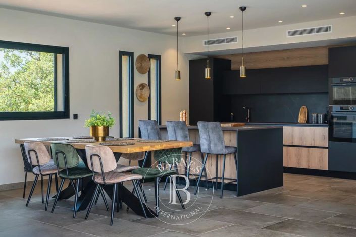 Image No.5-5 Bed House for sale