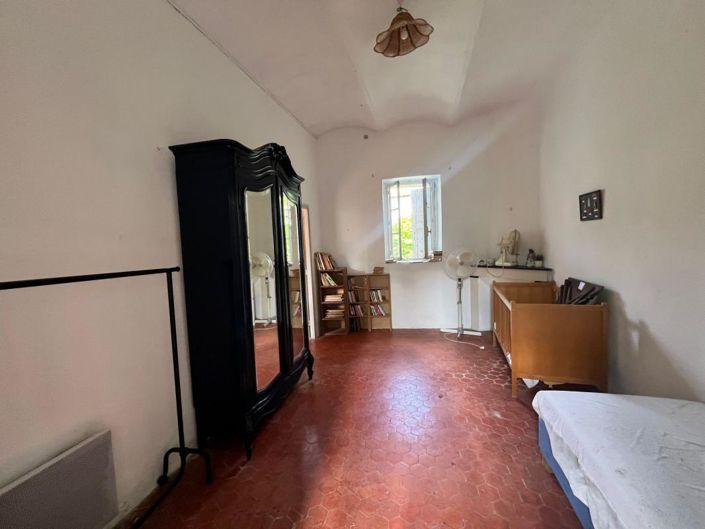 Image No.28-8 Bed House for sale