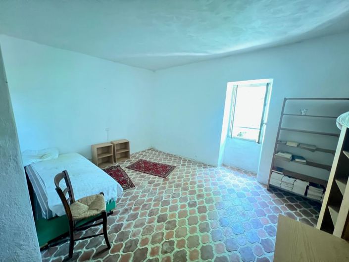 Image No.34-8 Bed House for sale