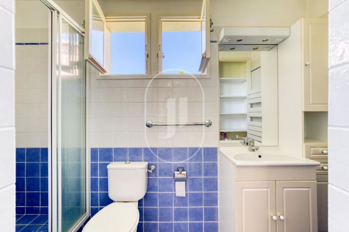 Image No.10-6 Bed House for sale