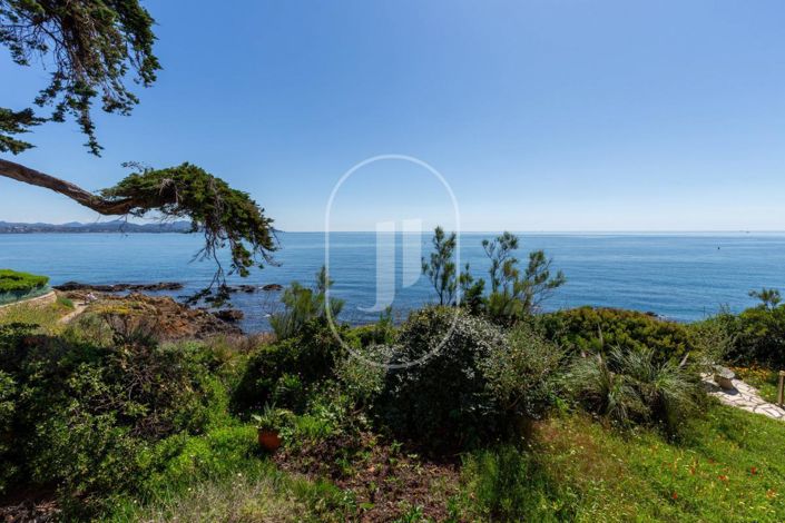 Image No.12-6 Bed House for sale