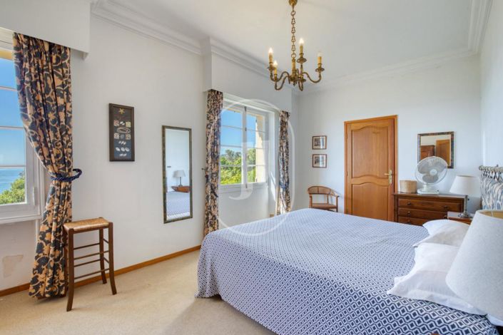 Image No.9-6 Bed House for sale