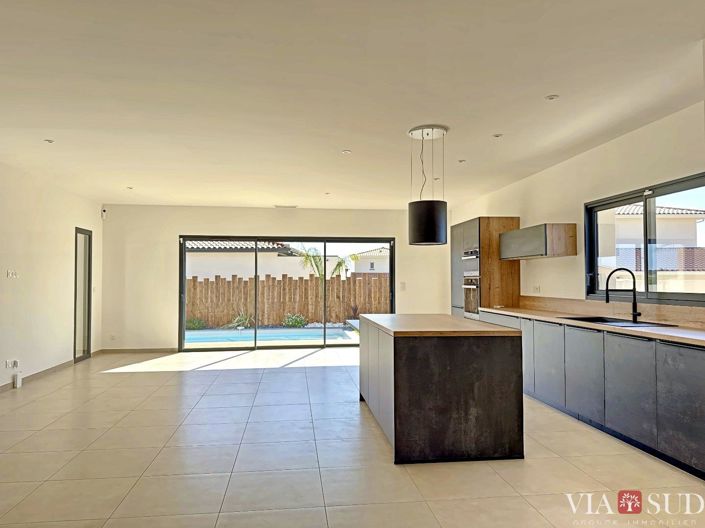 Image No.10-3 Bed House for sale