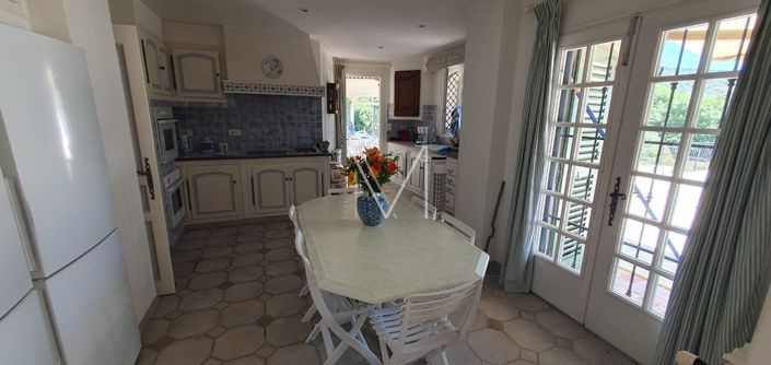 Image No.17-8 Bed House for sale