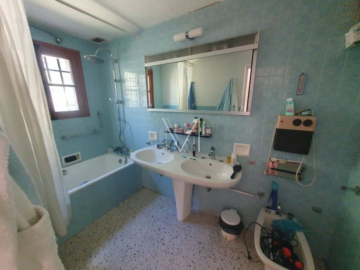 Image No.18-8 Bed House for sale