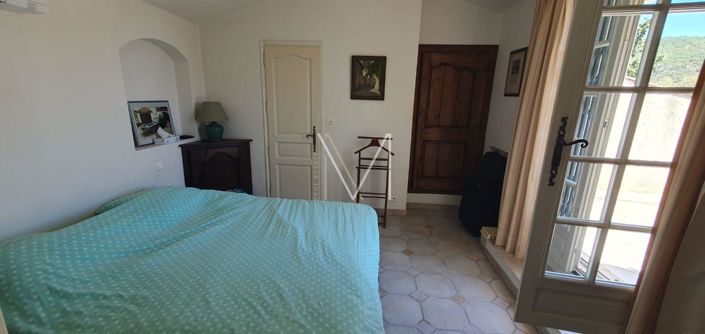 Image No.41-8 Bed House for sale