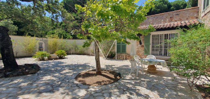 Image No.48-8 Bed House for sale