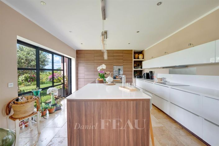 Image No.12-5 Bed House for sale