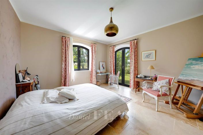 Image No.20-5 Bed House for sale