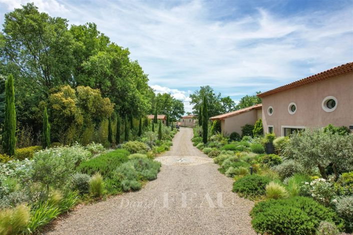 Image No.8-5 Bed House for sale