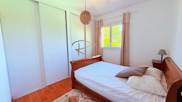 Image No.10-3 Bed House for sale