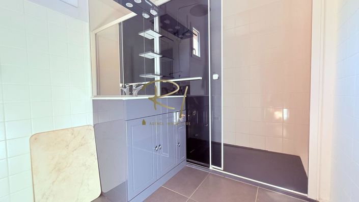 Image No.11-3 Bed House for sale