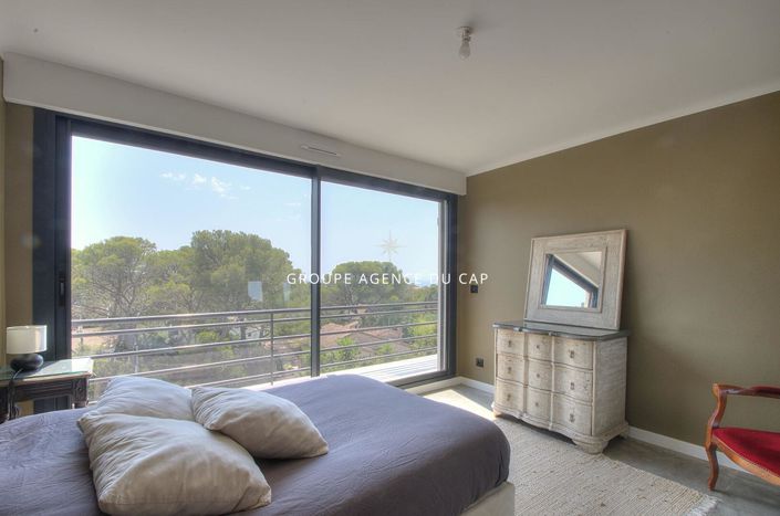 Image No.11-5 Bed House for sale