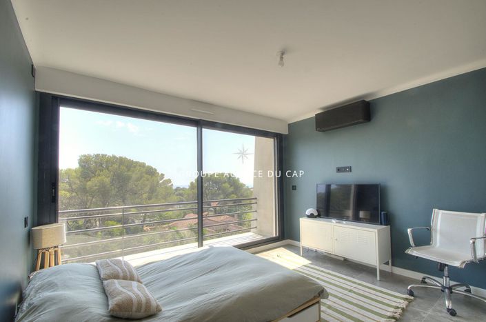 Image No.12-5 Bed House for sale