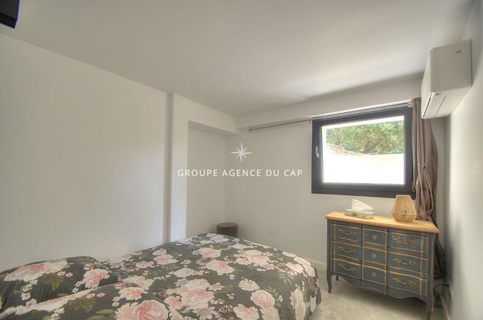 Image No.16-5 Bed House for sale