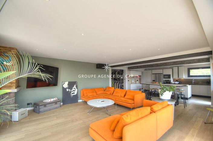 Image No.4-5 Bed House for sale