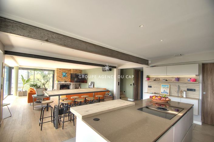 Image No.5-5 Bed House for sale