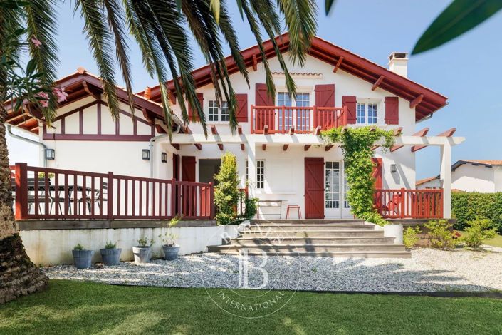Image No.1-5 Bed House for sale