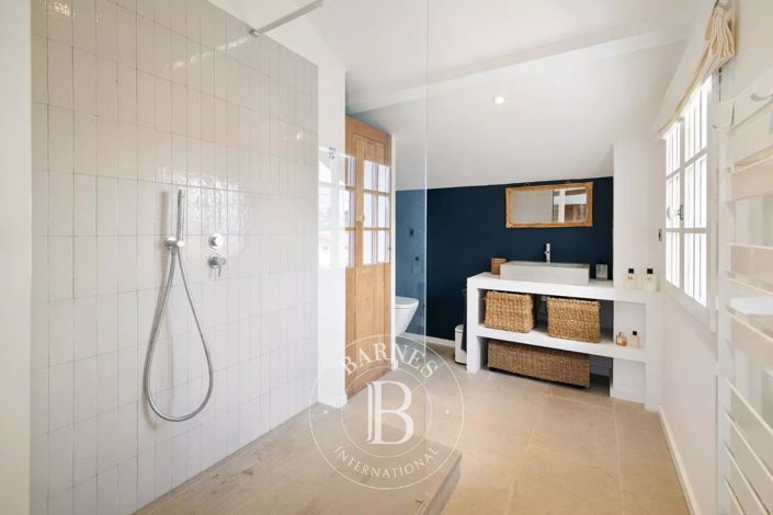 Image No.18-5 Bed House for sale