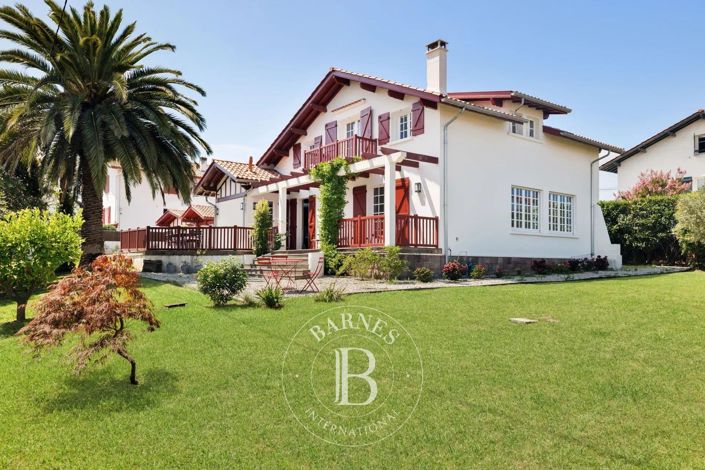 Image No.2-5 Bed House for sale