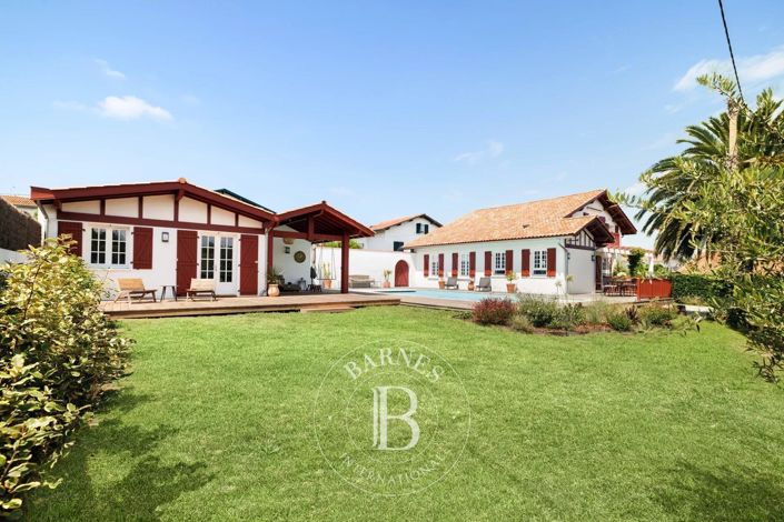 Image No.7-5 Bed House for sale